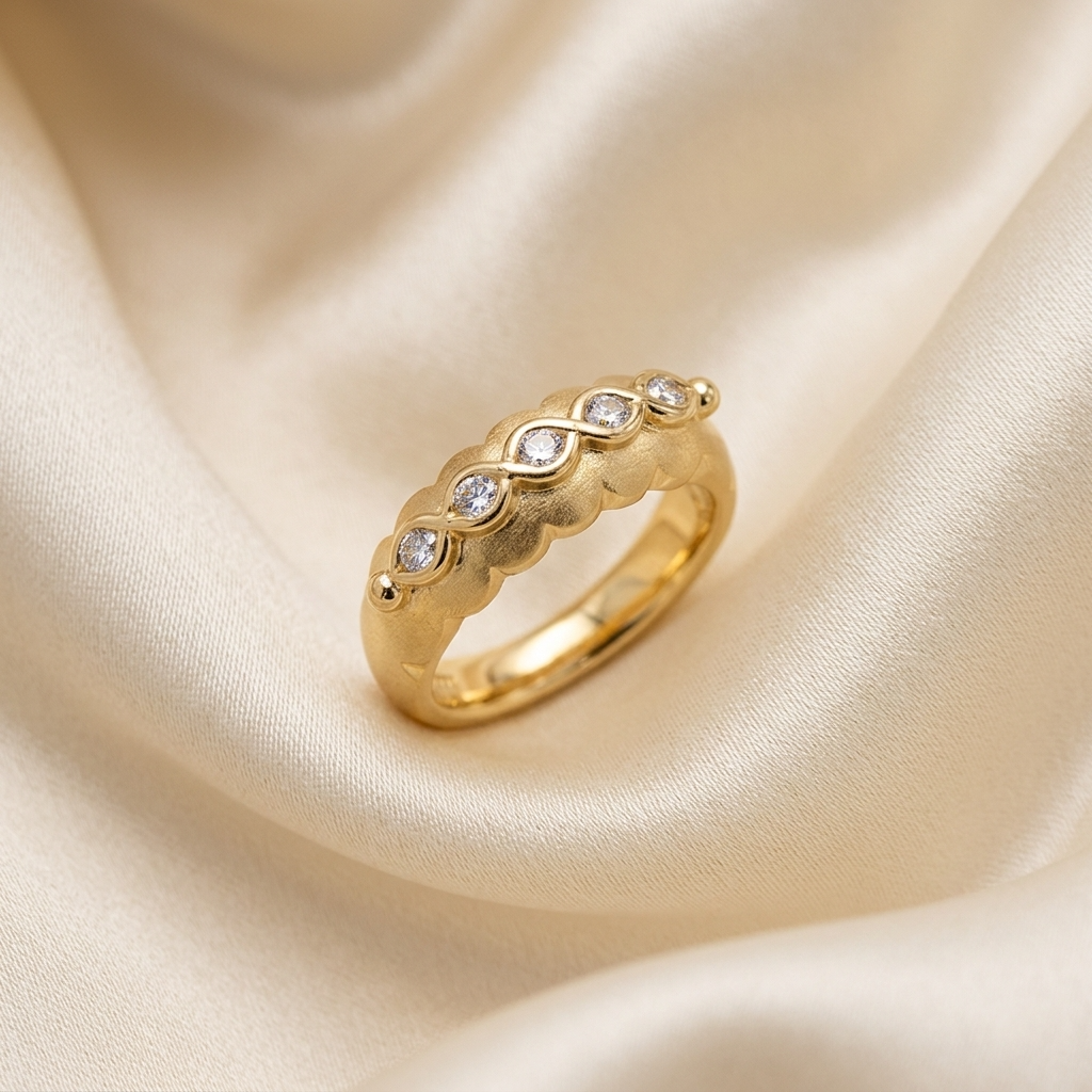 Yellow gold ring with marquise diamond detail - detail view