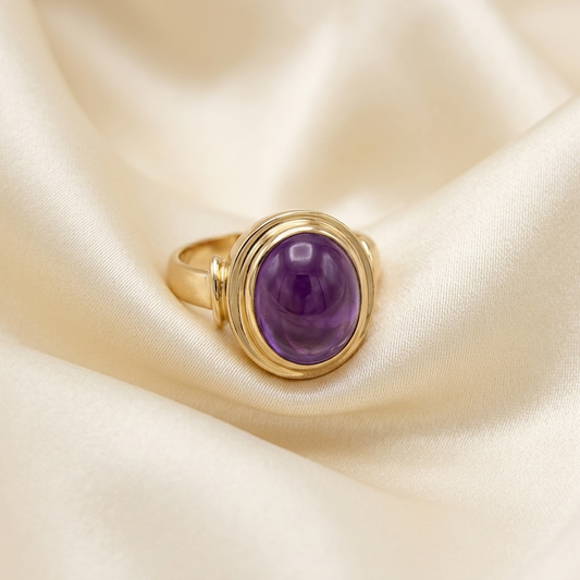 Amethyst cabochon gold dress ring