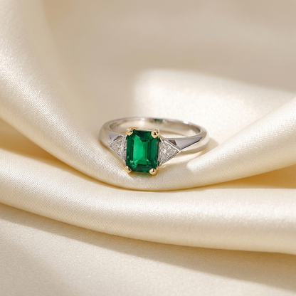 African emerald and trilliant cut diamond ring - detail view