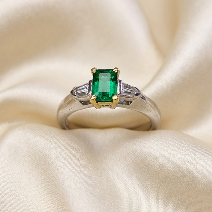 African emerald and bullet cut diamond ring - detail view