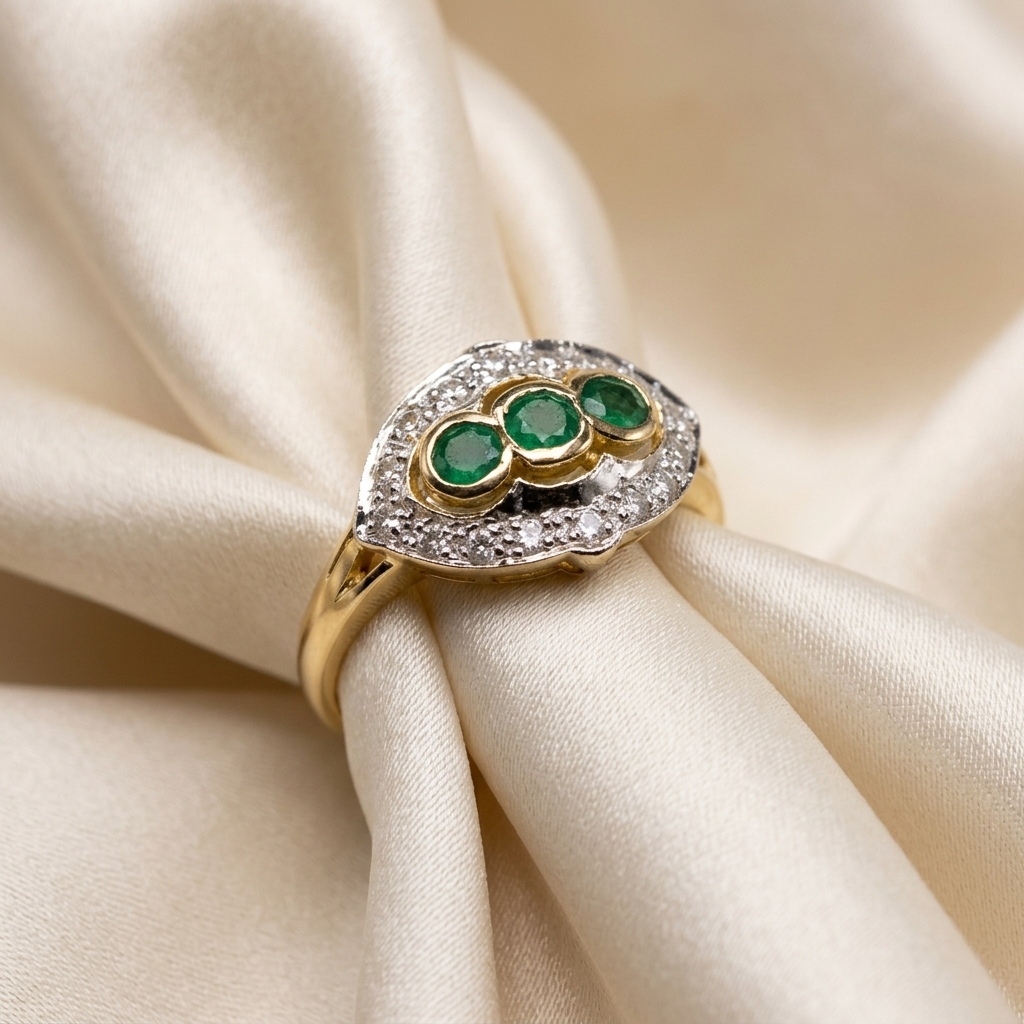 Antique style emerald and diamond dress ring - detail view