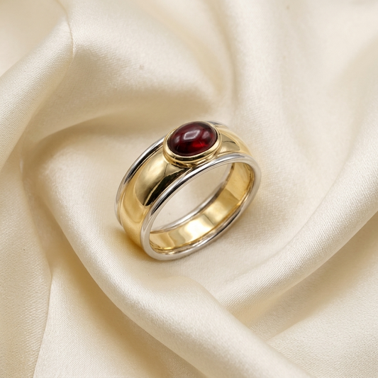 Garnet cabochon ring in yellow and white gold - side view