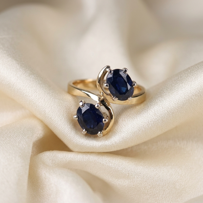 Moi et Toi Australian sapphire ring - detail view