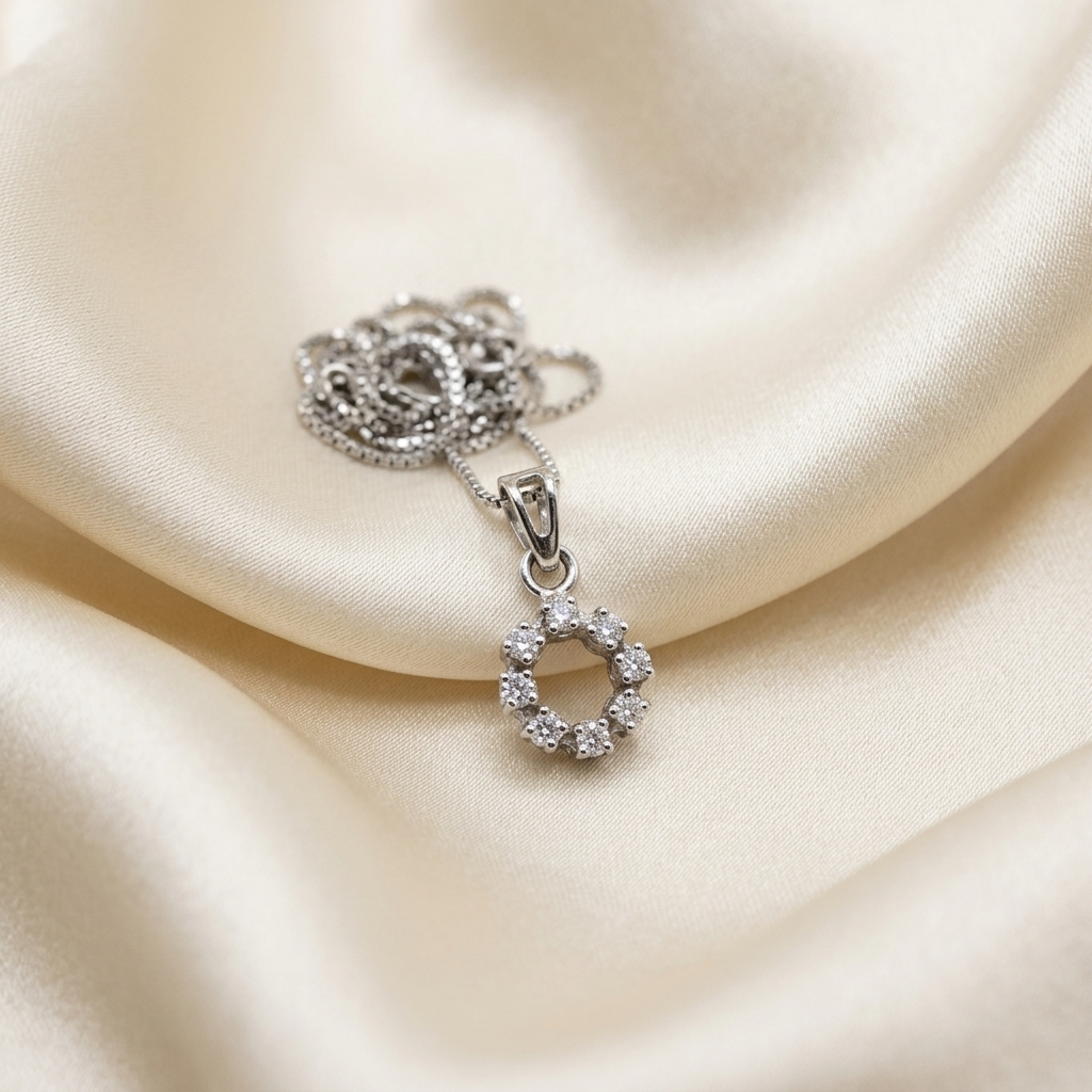 Circle diamond pendant set with round brilliant diamonds