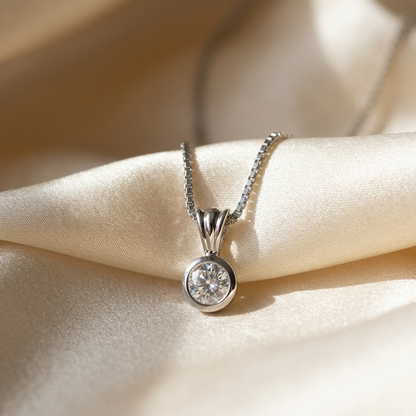 Round bezel set diamond pendant in white gold - detail view